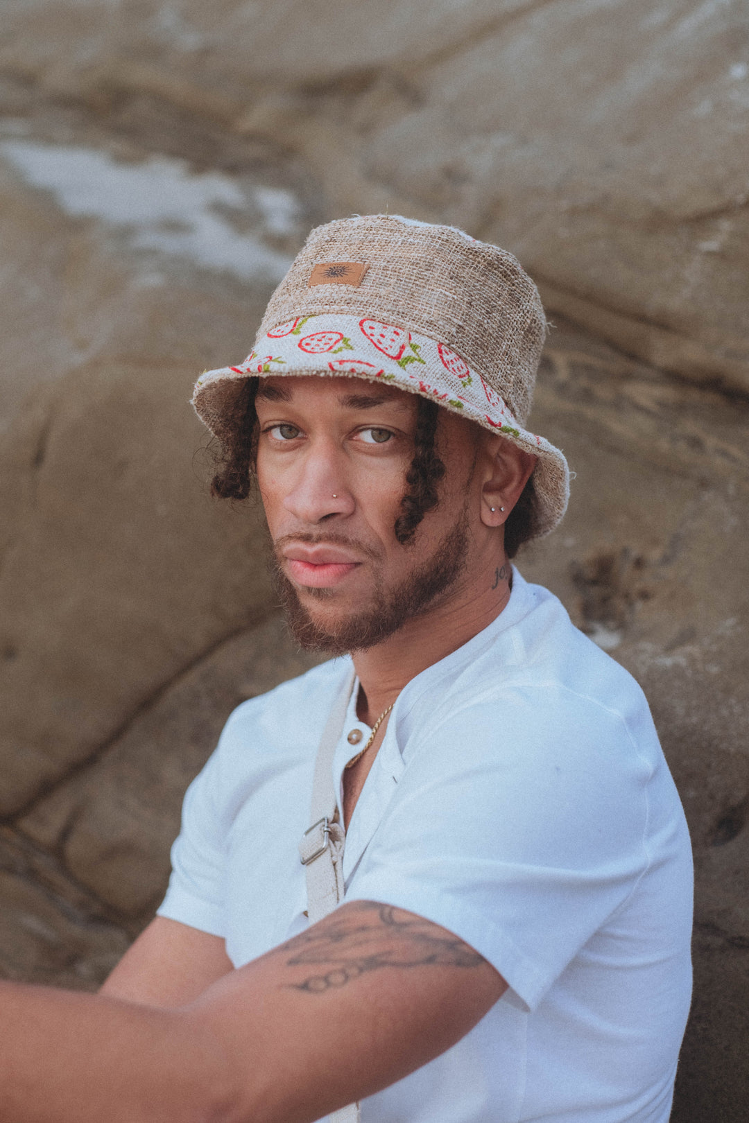 Strawberry Bucket | Sunny Life Hats display picture 1